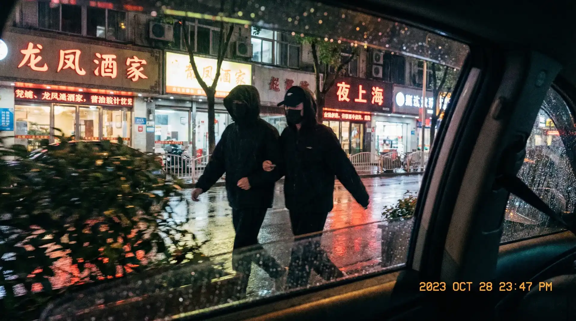 AG亚娱网址 - 顶流明星深夜密会现场抓拍照片